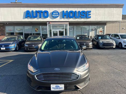 Used 2020 Ford Fusion SE FWD image 2