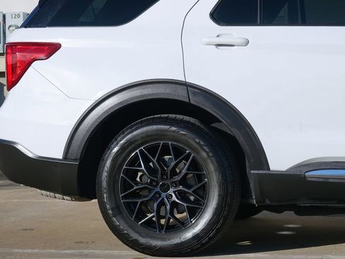 Used 2020 Ford Explorer XLT image 27