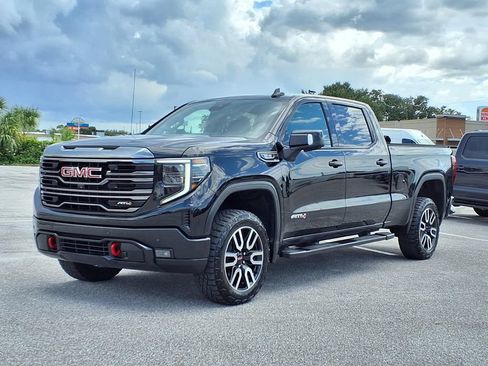 Used 2023 GMC Sierra 1500 AT4 w/ AT4 Preferred Package AWD/4WD image 3