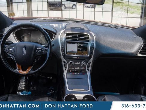 Used 2016 Lincoln MKX Reserve w/ Technology Package AWD/4WD image 4