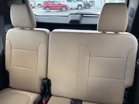 Used 2023 Chevrolet Traverse Premier FWD image 11
