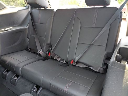 Used 2022 Chevrolet Traverse RS image 24