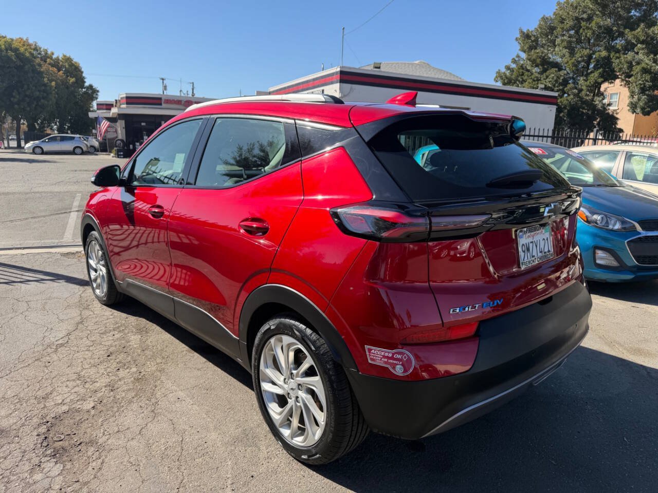 Used 2023 Chevrolet Bolt EUV LT w/ Driver Confidence Package FWD image 4