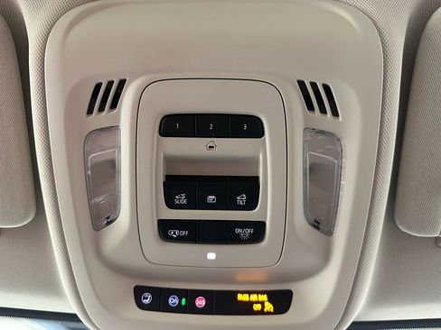 Certified 2023 Buick Envision Avenir AWD/4WD image 39