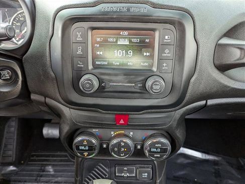 Used 2017 Jeep Renegade Latitude w/ Popular Equipment Group image 14