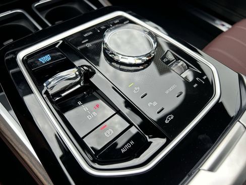 New 2025 BMW i7 xDrive60 image 23