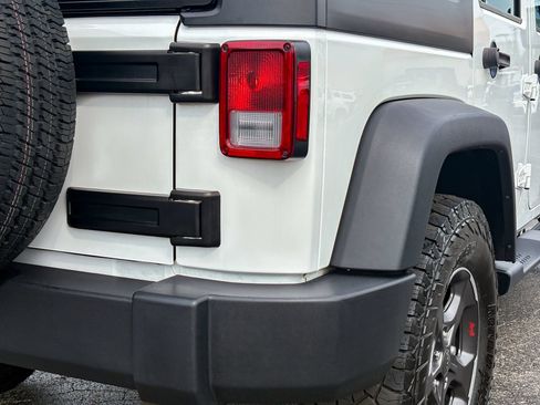 Used 2017 Jeep Wrangler Unlimited Sport w/ Connectivity Group AWD/4WD image 12