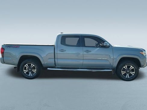 Used 2018 Toyota Tacoma TRD Sport w/ TRD Premium Sport Package image 10