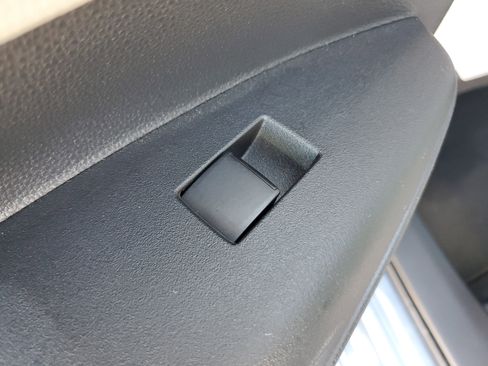 Used 2022 Toyota Corolla LE image 13