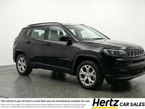 Used 2025 Jeep Compass Latitude image 1