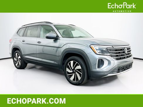 Used 2025 Volkswagen Atlas SE AWD/4WD image 1