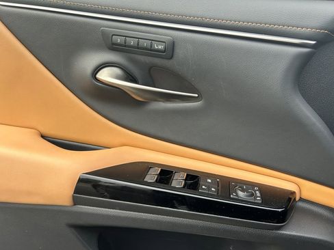 Used 2024 Lexus ES 350 w/ Premium Package FWD image 17