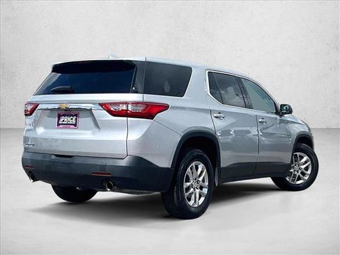 Used 2021 Chevrolet Traverse LS FWD image 2