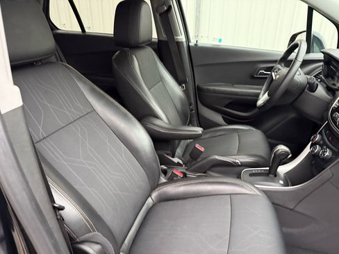 Used 2020 Chevrolet Trax LT w/ Driver Confidence Package image 28