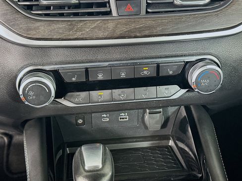 Used 2023 Nissan Altima 2.5 SV w/ SV Premium Package image 23