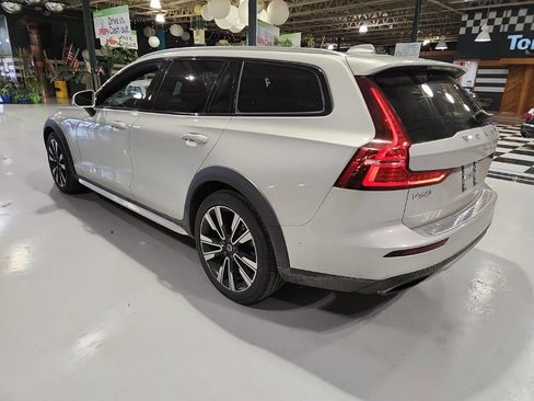 Used 2020 Volvo V60 T5 Cross Country w/ Protection Package Premier image 8