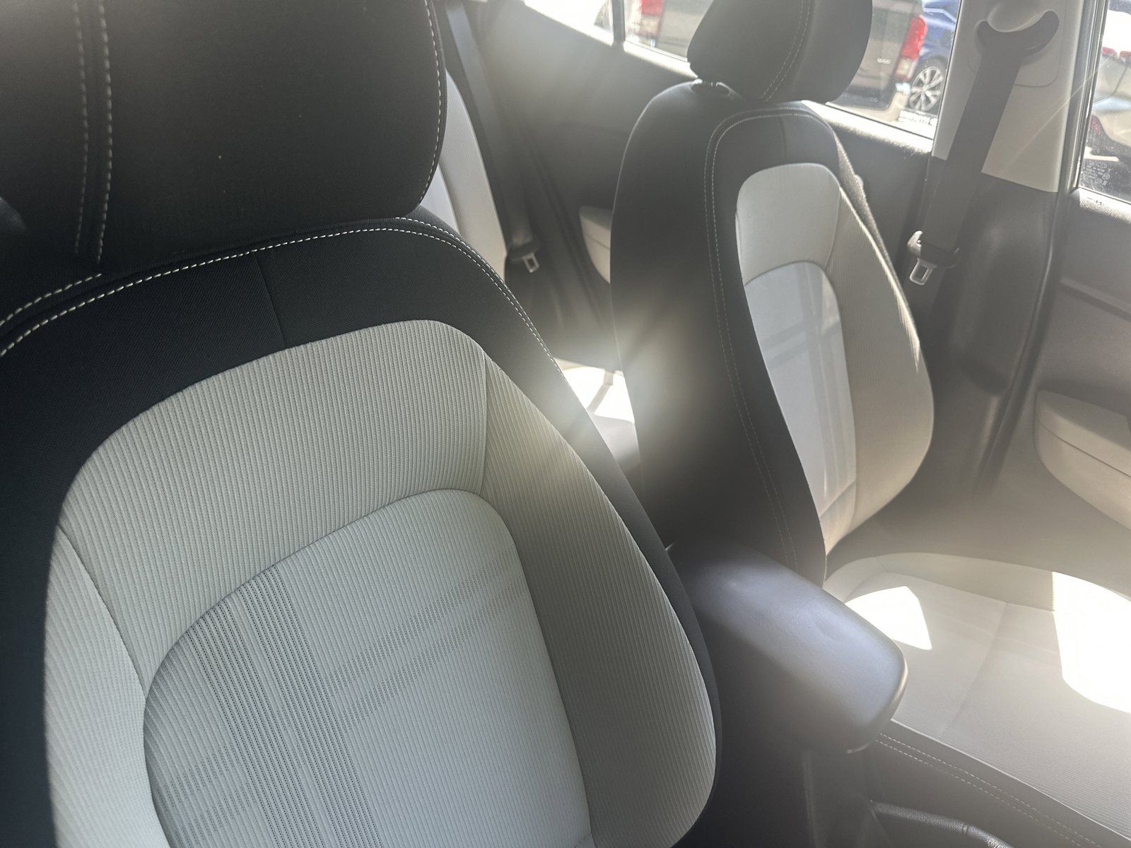 Used 2025 Hyundai Venue SEL FWD image 28