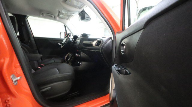 Used 2015 Jeep Renegade Latitude FWD image 10