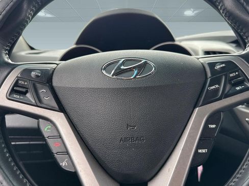 Used 2017 Hyundai Veloster FWD image 10