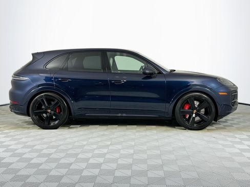 Used 2025 Porsche Cayenne GTS AWD/4WD image 4