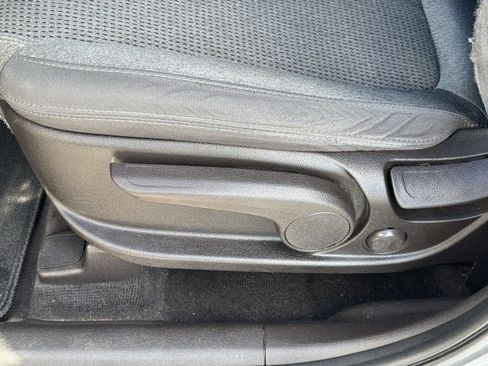 Used 2019 Hyundai Santa Fe SE image 14