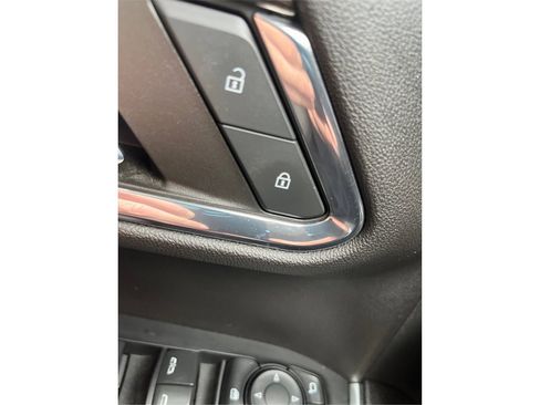 Used 2023 Chevrolet Silverado 1500 LT image 36