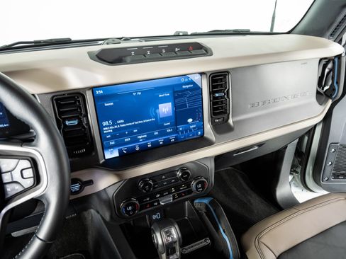 Used 2024 Ford Bronco Wildtrak AWD/4WD image 12