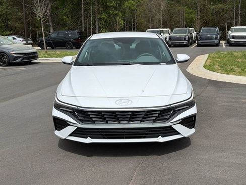 New 2026 Hyundai Elantra SE FWD image 2