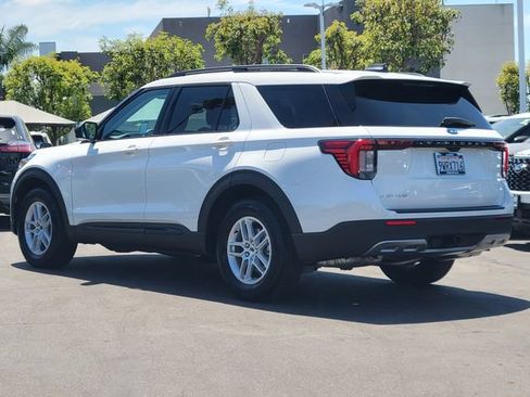 Used 2026 Ford Explorer Active w/ Active Comfort Package RWD image 2