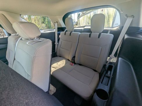 Used 2021 Ford Explorer XLT image 18