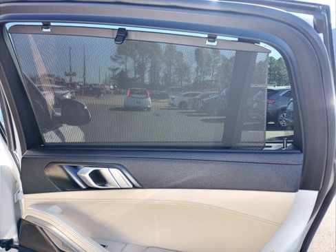 Used 2022 BMW X6 xDrive40i w/ Executive Package image 42