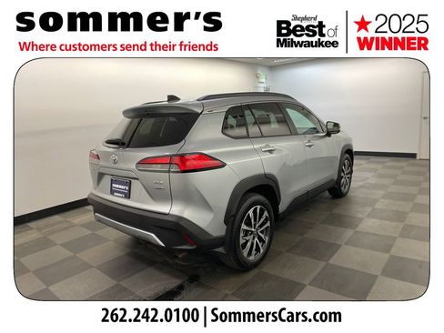 Used 2025 Toyota Corolla Cross XLE w/ Convenience Package image 5