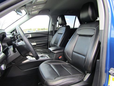 Used 2022 Ford Explorer XLT w/ Equipment Group 202A AWD/4WD image 12