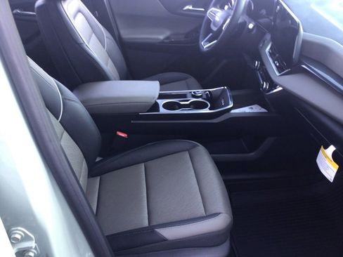 New 2026 Chevrolet Equinox LT w/ Convenience Package II image 11