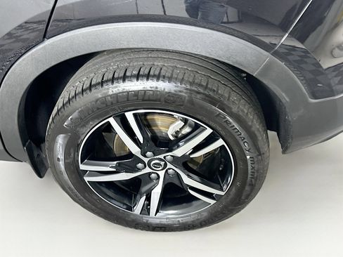 Used 2025 Volvo XC40 B5 Core image 11