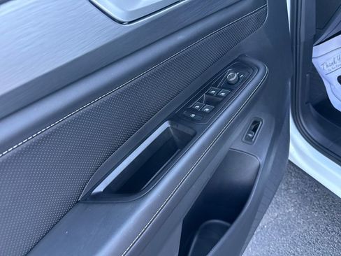 Used 2025 Volkswagen Atlas Cross Sport SE image 13