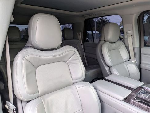 Used 2020 Lincoln Navigator Reserve w/ Luxury Package image 7