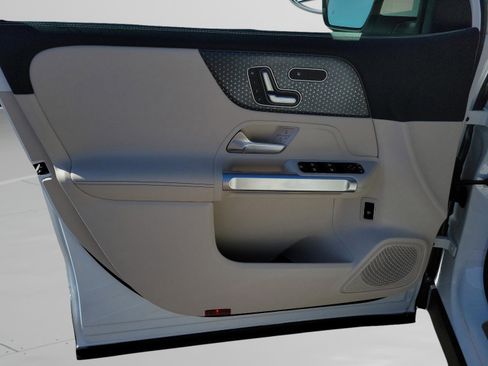 Certified 2025 Mercedes-Benz GLB 250 image 21