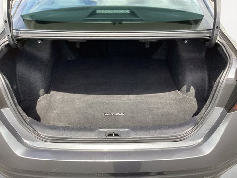 Used 2024 Nissan Altima 2.5 SV image 16