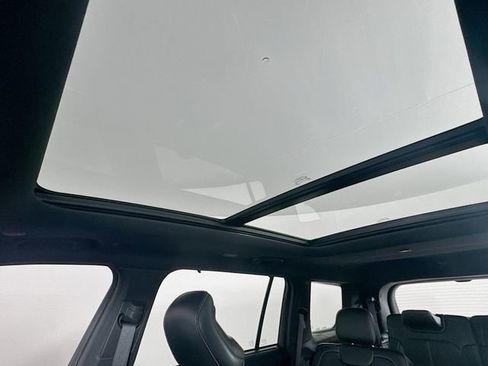 Used 2022 Jeep Grand Cherokee L Overland w/ Luxury Tech Group IV image 26