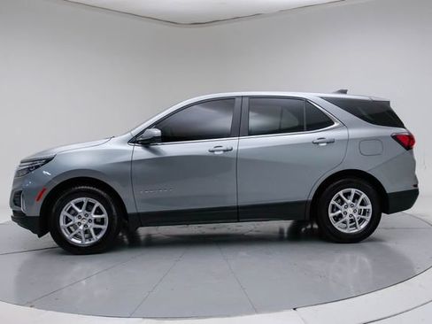 Used 2024 Chevrolet Equinox LT FWD image 2