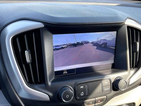 Used 2024 GMC Terrain SLT image 17