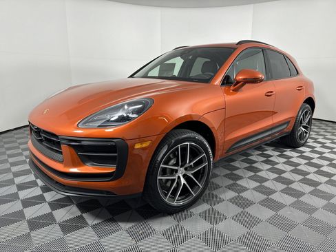 Used 2025 Porsche Macan image 1