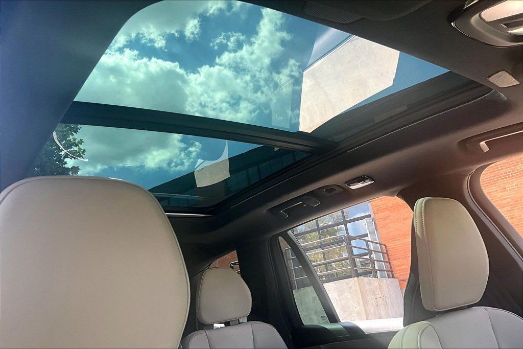 Certified 2026 Volvo XC90 B6 Plus AWD/4WD image 23