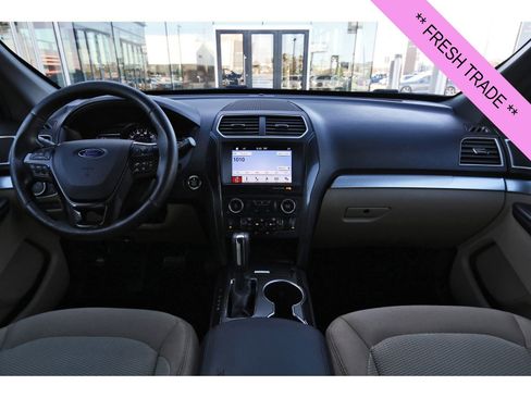 Used 2017 Ford Explorer XLT w/ Equipment Group 201A image 11