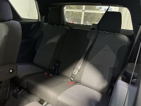 Used 2023 Chevrolet Traverse LT FWD image 25