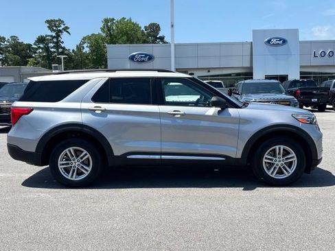 Used 2022 Ford Explorer XLT w/ Equipment Group 202A AWD/4WD image 6