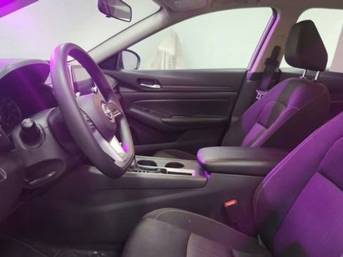 Used 2025 Nissan Altima 2.5 SV FWD image 9