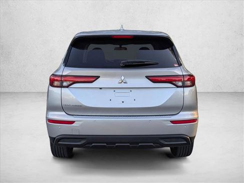 Used 2023 Mitsubishi Outlander ES image 6