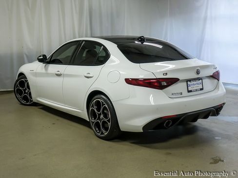 Used 2022 Alfa Romeo Giulia Veloce AWD/4WD image 8
